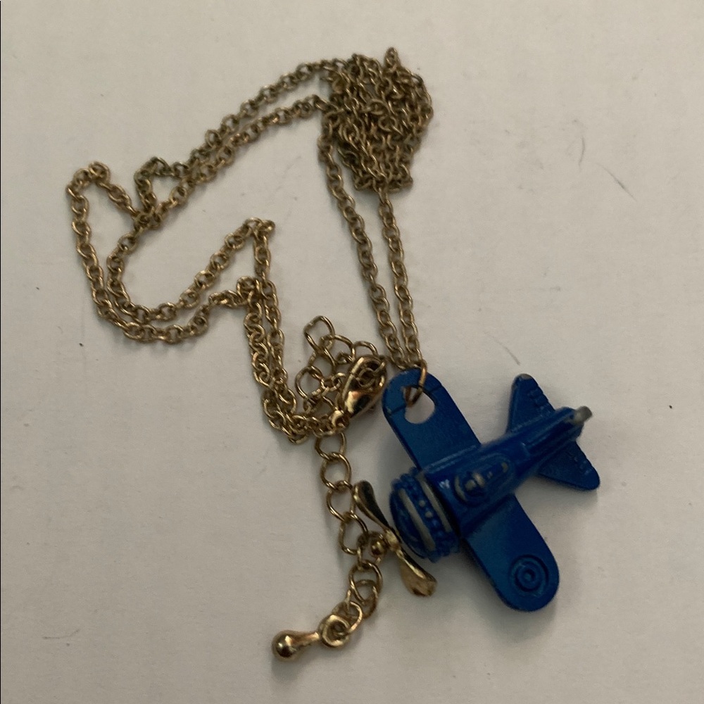 Vintage 1” blue painted metal propeller airplane on gold tone 18-20” chain - Picture 5 of 5